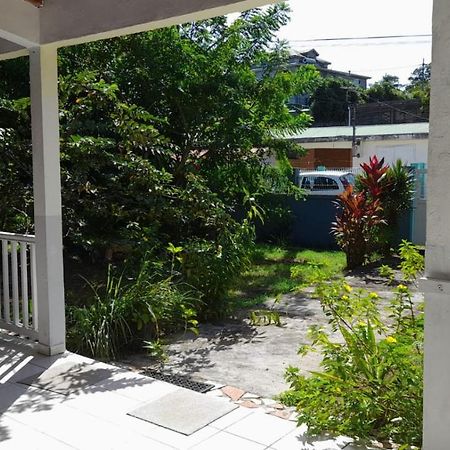 La Petite Maison, Spacieuse, Avec Jardin / Parking Sainte-Rose Exteriér fotografie