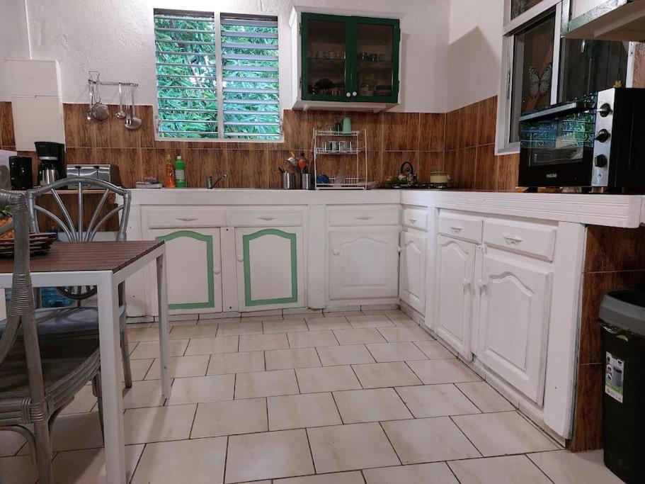 La Petite Maison, Spacieuse, Avec Jardin / Parking Sainte-Rose Exteriér fotografie