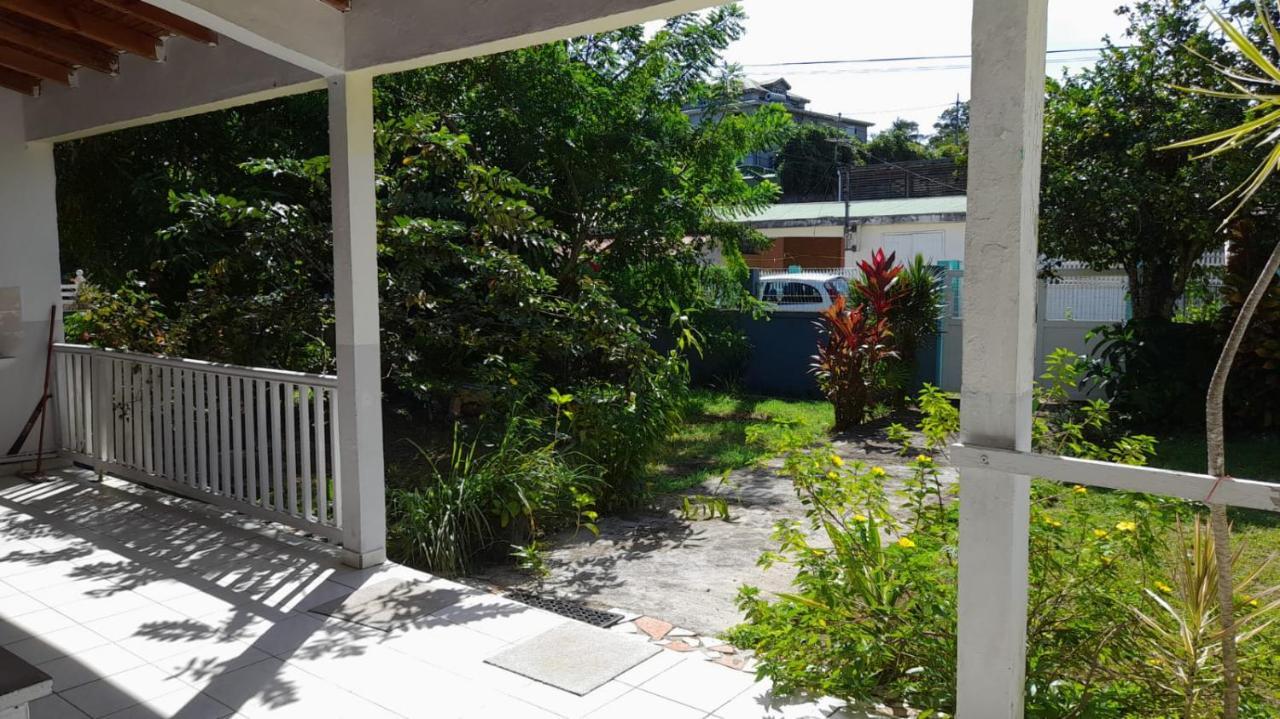 La Petite Maison, Spacieuse, Avec Jardin / Parking Sainte-Rose Exteriér fotografie