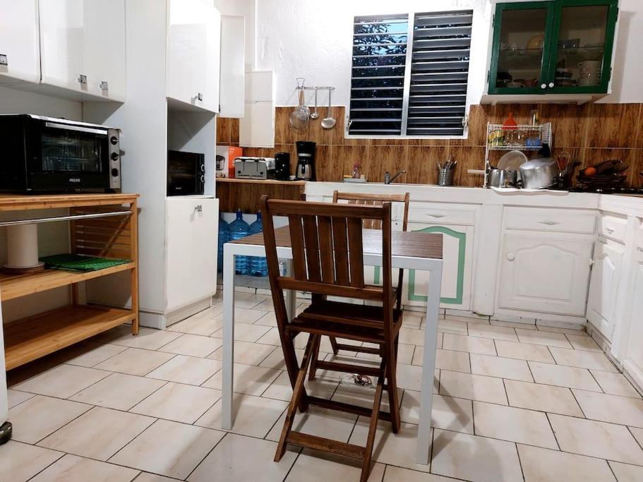 La Petite Maison, Spacieuse, Avec Jardin / Parking Sainte-Rose Exteriér fotografie