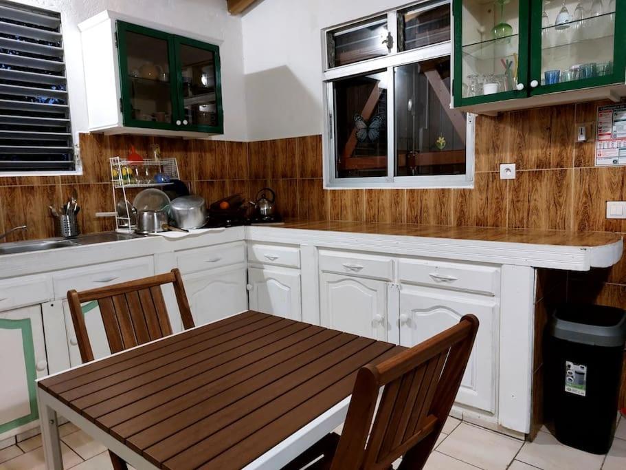 La Petite Maison, Spacieuse, Avec Jardin / Parking Sainte-Rose Exteriér fotografie